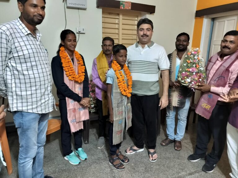 Deoria News:मेडल प्राप्त विजेताओं को विधायक ने किया सम्मानित