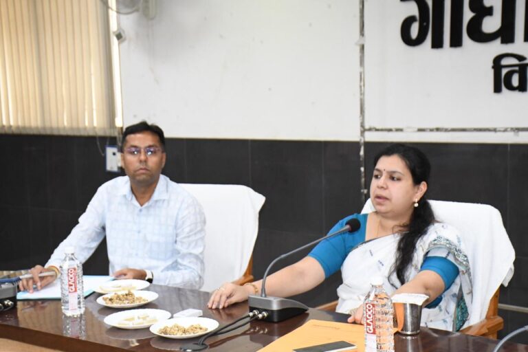 Deoria News:फिटनेस टेस्ट नहीं कराने वाले स्कूली वाहनों का पंजीकरण होगा निरस्त:डीएम